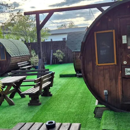 Mini Uebernachten Im Gurkenfass