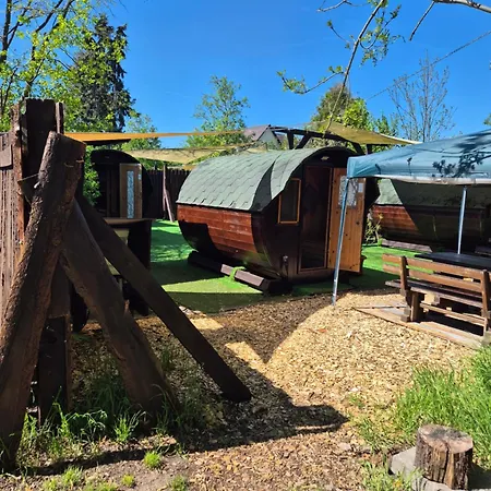 Mini Uebernachten Im Gurkenfass Otel 2*