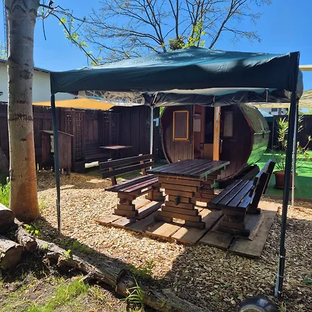 Mini Uebernachten Im Gurkenfass