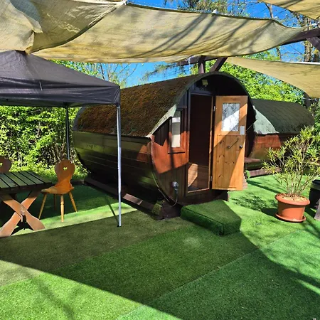 Mini Uebernachten Im Gurkenfass Otel