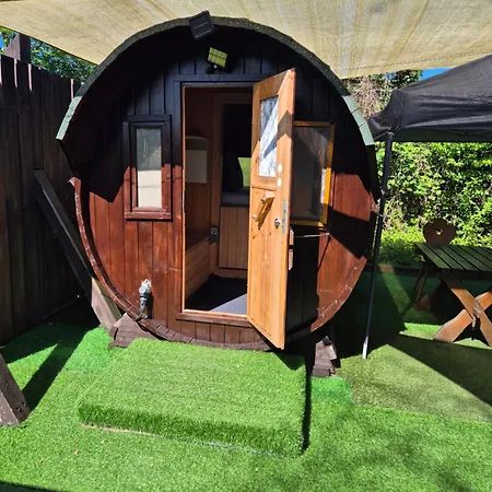 Hotel Mini Uebernachten Im Gurkenfass 2*