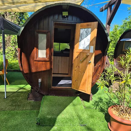 Mini Uebernachten Im Gurkenfass 2*