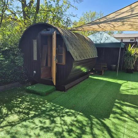 Mini Uebernachten Im Gurkenfass Otel 2*