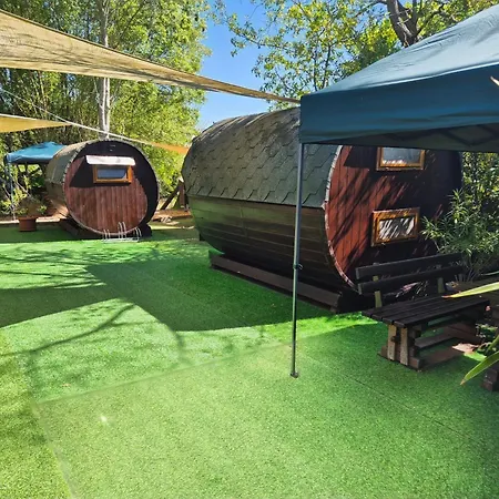 Mini Ubernachten Im Gurkenfass 2*