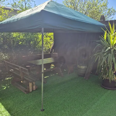 Mini Uebernachten Im Gurkenfass فندق 2*