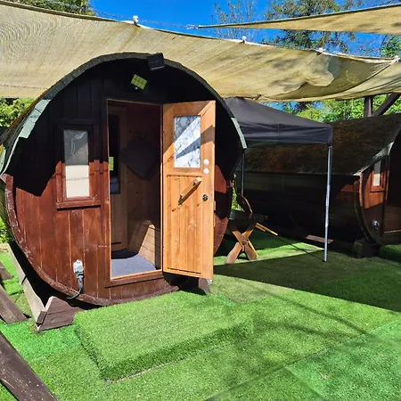 Mini Ubernachten Im Gurkenfass 2*