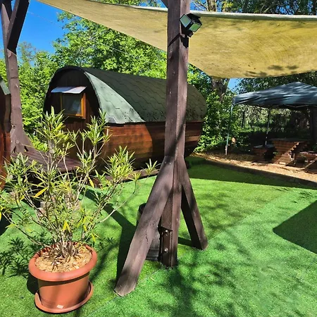 Mini Ubernachten Im Gurkenfass Hotell Lübbenau