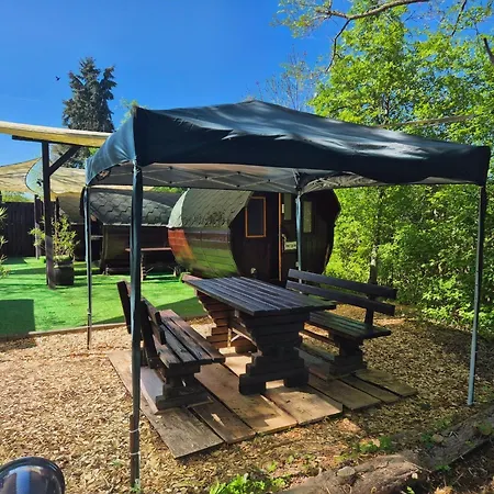 Hotell Mini Ubernachten Im Gurkenfass 2*