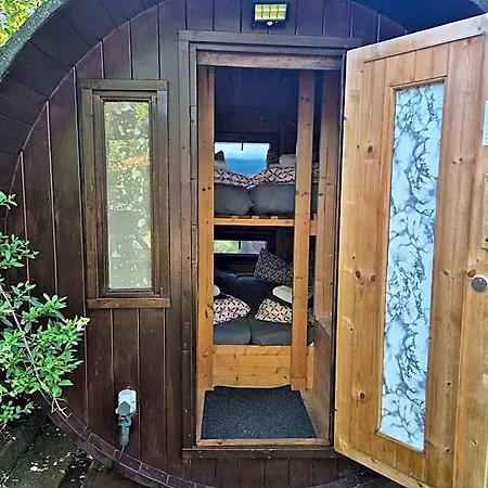 Hotel Mini Ubernachten Im Gurkenfass