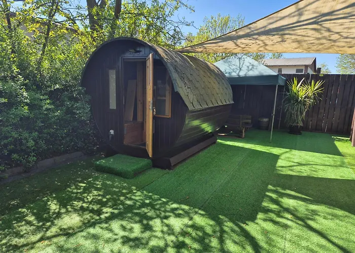 Mini Uebernachten Im Gurkenfass فندق 2*