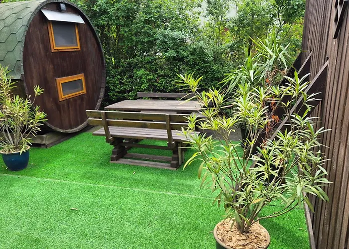 Mini Uebernachten Im Gurkenfass فندق لوبنو