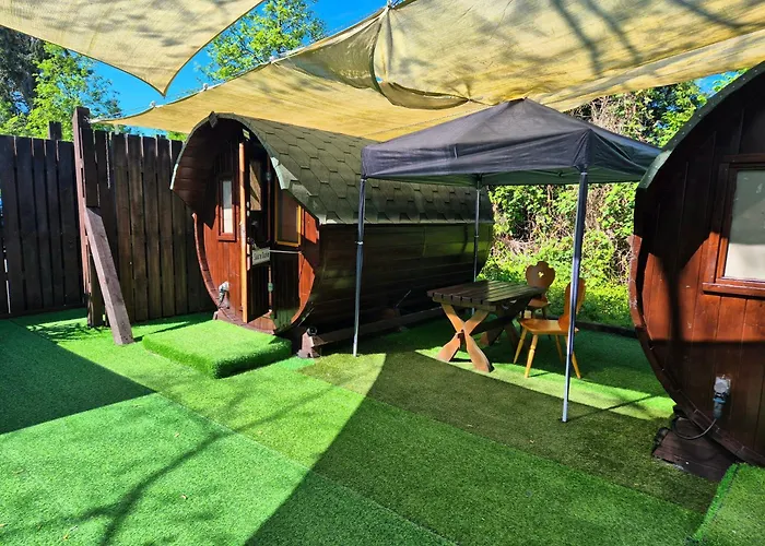 Mini Uebernachten Im Gurkenfass فندق لوبنو