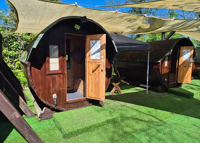 Mini Ubernachten Im Gurkenfass 2*