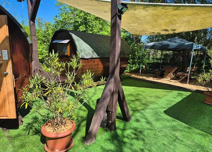 Mini Uebernachten Im Gurkenfass فندق لوبنو